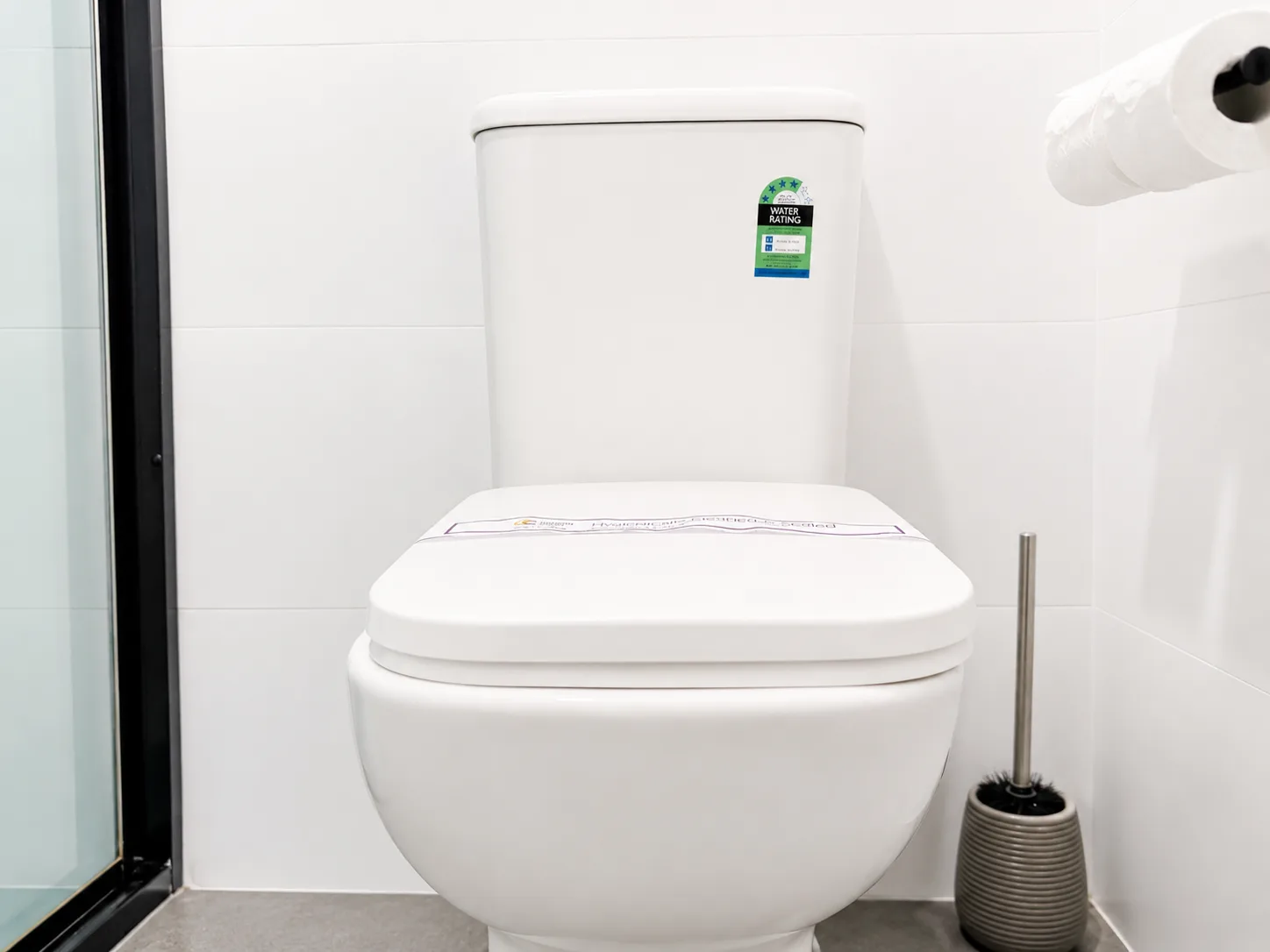Ensuite toilet — Family Room at Vine Valley Inn Cessnock