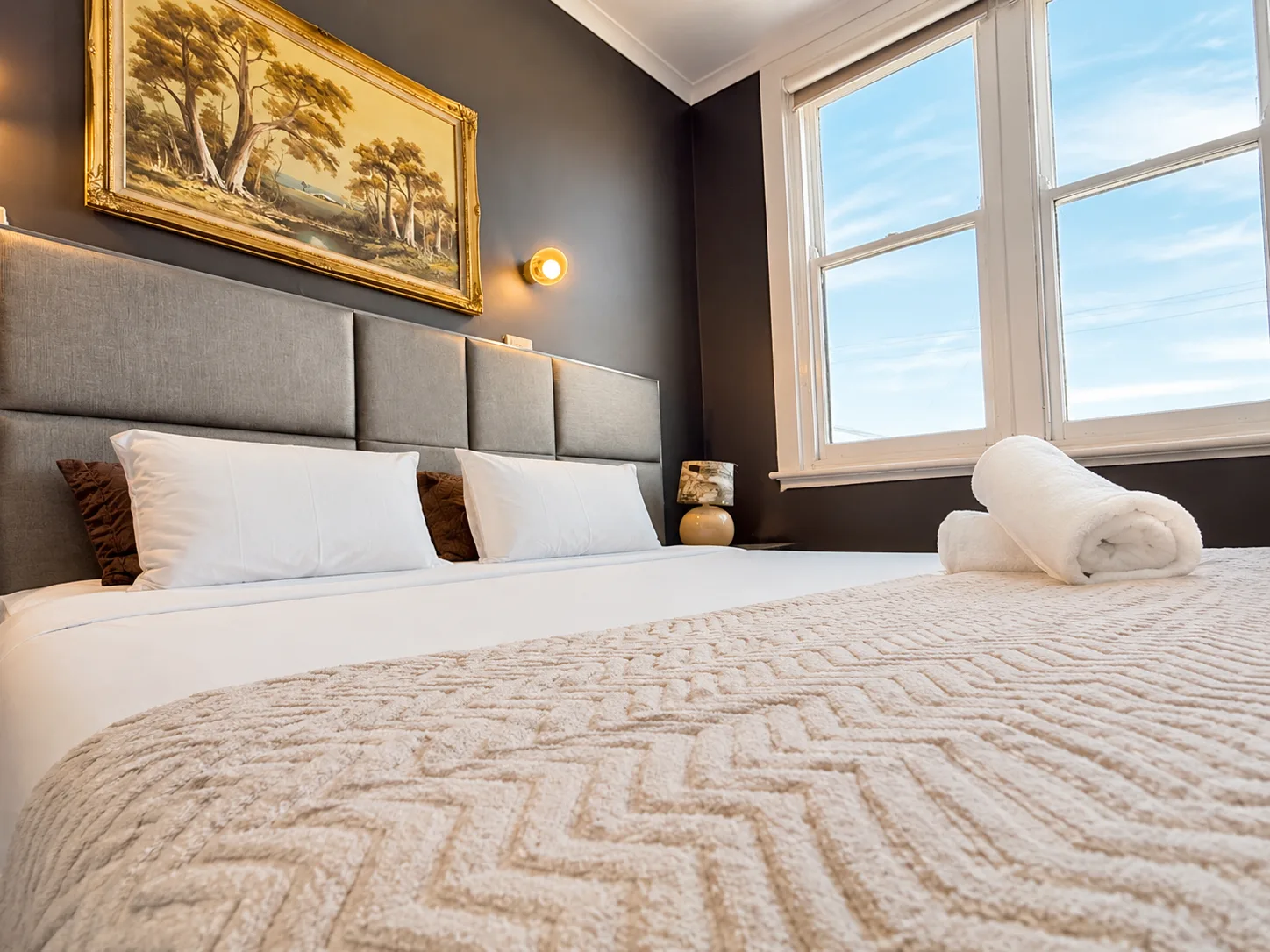 King bed with garden outlook — King Room at Vine Valley Inn Cessnock